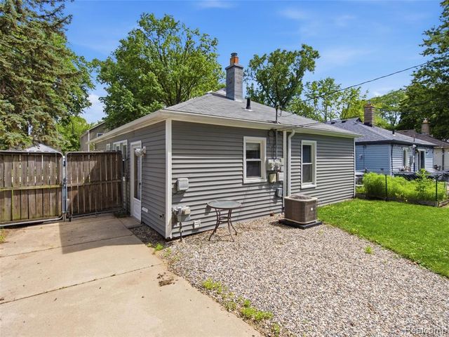 2204 Brockton Avenue, Royal Oak, MI 48067