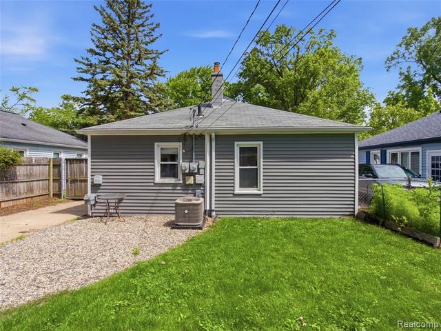 2204 Brockton Avenue, Royal Oak, MI 48067