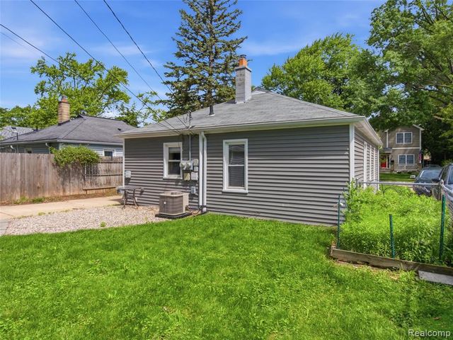 2204 Brockton Avenue, Royal Oak, MI 48067