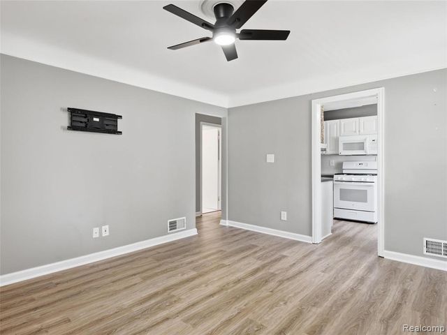 2204 Brockton Avenue, Royal Oak, MI 48067