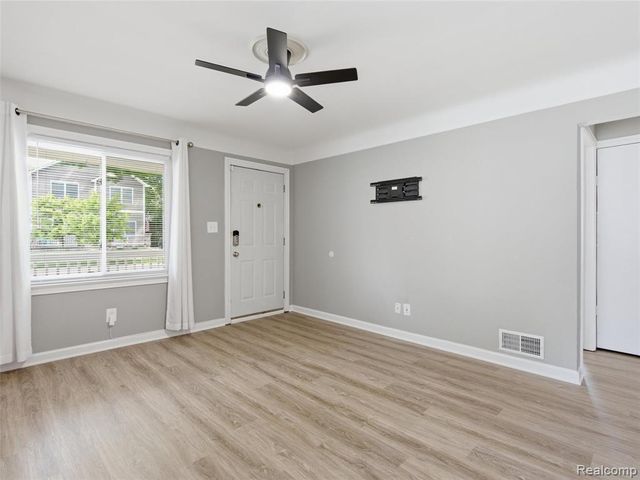 2204 Brockton Avenue, Royal Oak, MI 48067