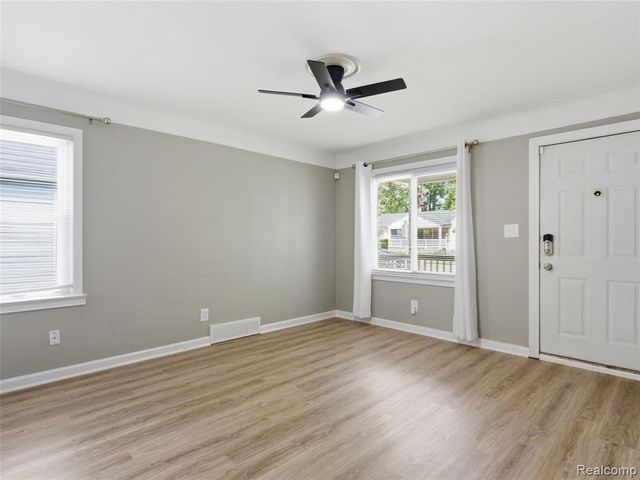 2204 Brockton Avenue, Royal Oak, MI 48067
