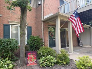 276 Marigold Circle 18, Westland, MI 48185