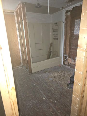 901 W 5th ST, Taylor, TX 76574