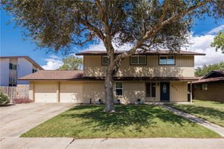 211 Ghent Pl, Portland, TX 78374