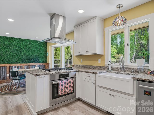 73 Redwood Street, Brevard, NC 28712