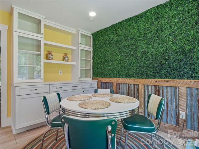 73 Redwood Street, Brevard, NC 28712