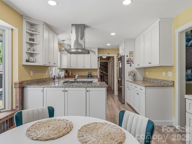 73 Redwood Street, Brevard, NC 28712