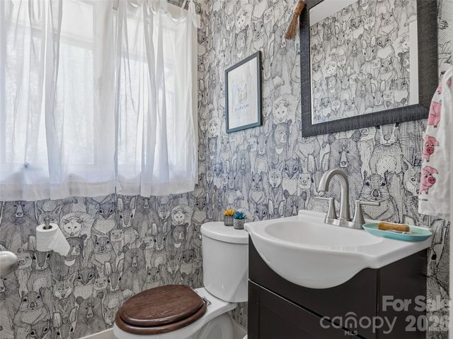 73 Redwood Street, Brevard, NC 28712