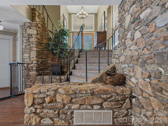 73 Redwood Street, Brevard, NC 28712