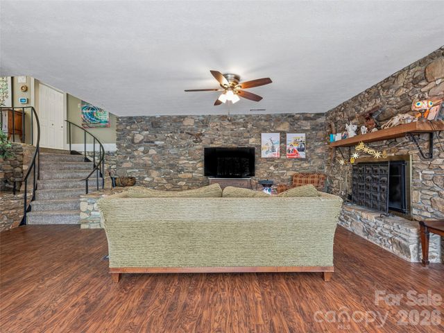 73 Redwood Street, Brevard, NC 28712
