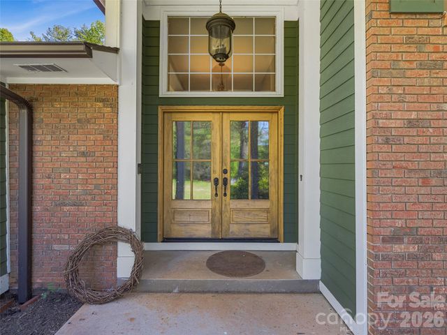 73 Redwood Street, Brevard, NC 28712