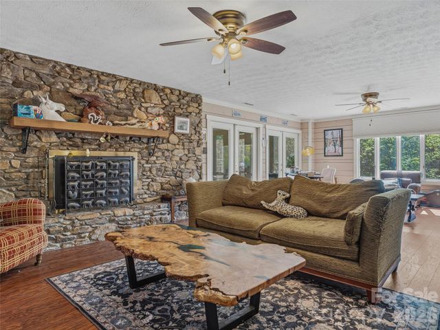 73 Redwood Street, Brevard, NC 28712