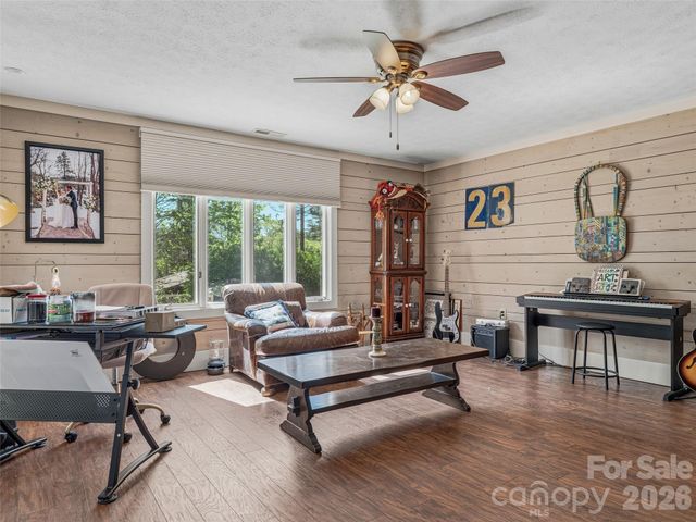 73 Redwood Street, Brevard, NC 28712