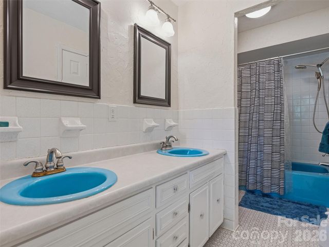 73 Redwood Street, Brevard, NC 28712