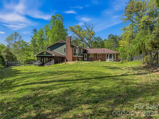 73 Redwood Street, Brevard, NC 28712