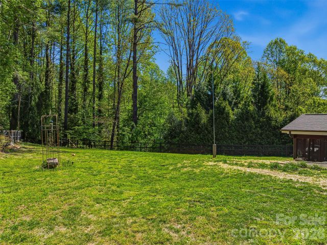 73 Redwood Street, Brevard, NC 28712