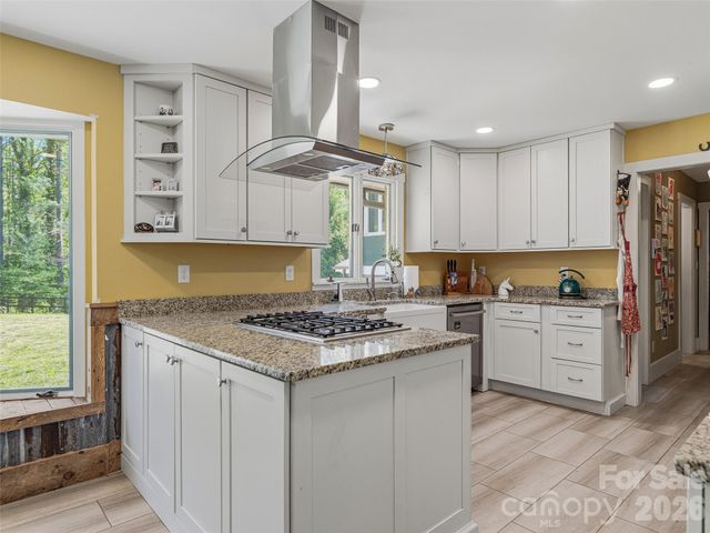 73 Redwood Street, Brevard, NC 28712