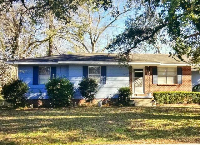 104 Anne St., Petal, MS 39465