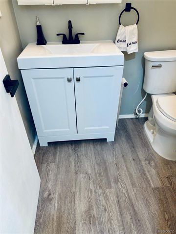 8315 Camelot Court, Genesee Charter Township, MI 48458