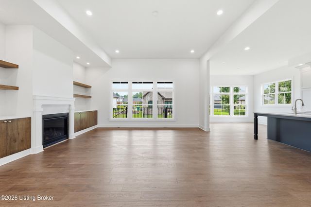 3214 Grand Lakes Dr, Louisville, KY 40299