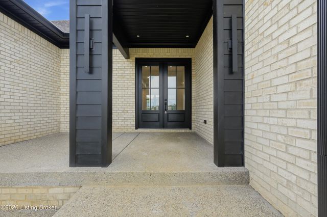 3214 Grand Lakes Dr, Louisville, KY 40299