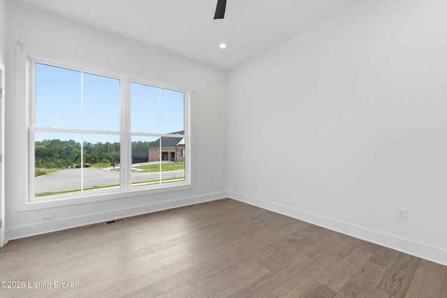 3214 Grand Lakes Dr, Louisville, KY 40299