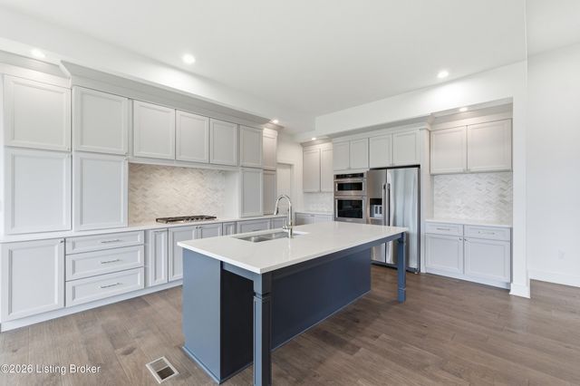 3214 Grand Lakes Dr, Louisville, KY 40299