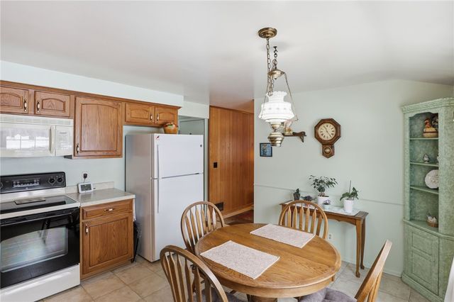 25 Yarkerdale Drive, Greece, NY 14615