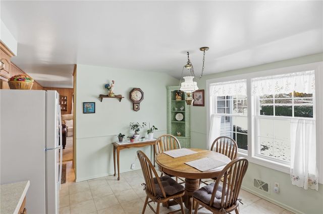 25 Yarkerdale Drive, Greece, NY 14615