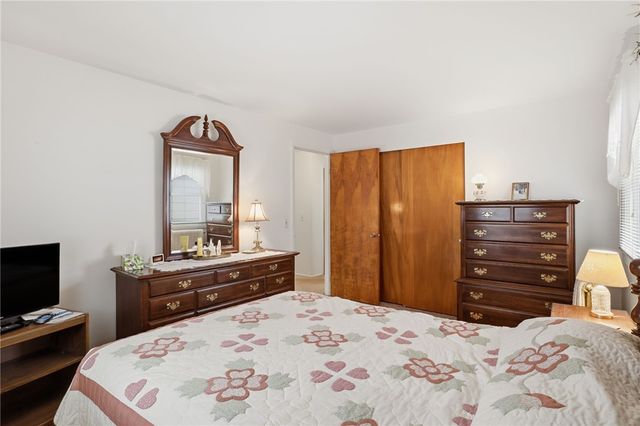 25 Yarkerdale Drive, Greece, NY 14615