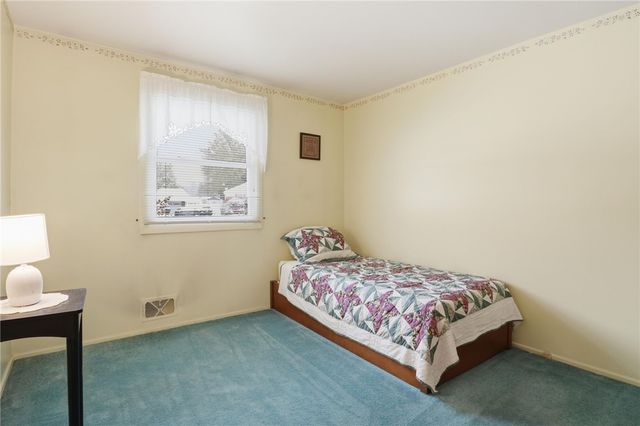 25 Yarkerdale Drive, Greece, NY 14615