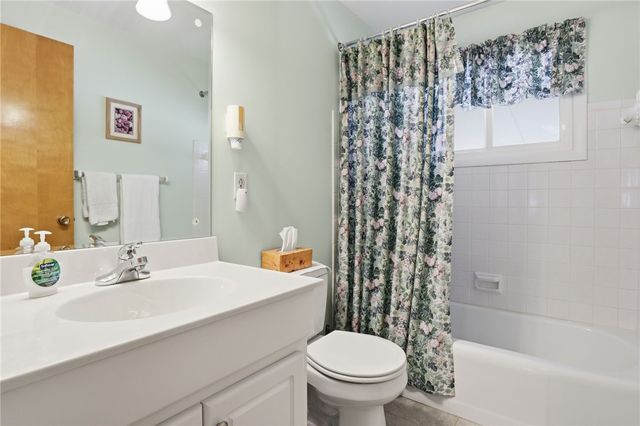 25 Yarkerdale Drive, Greece, NY 14615