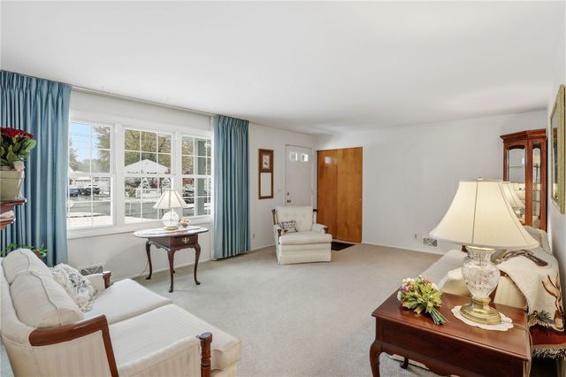 25 Yarkerdale Drive, Greece, NY 14615