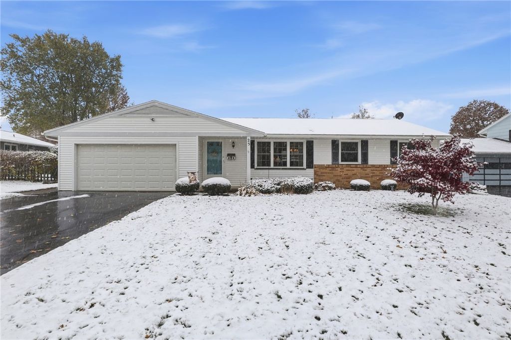 25 Yarkerdale Drive, Greece, NY 14615