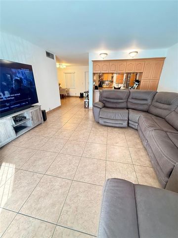 5790 Stirling Rd 104, Hollywood, FL 33021