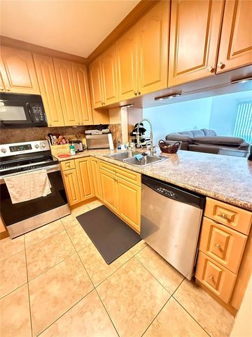 5790 Stirling Rd 104, Hollywood, FL 33021