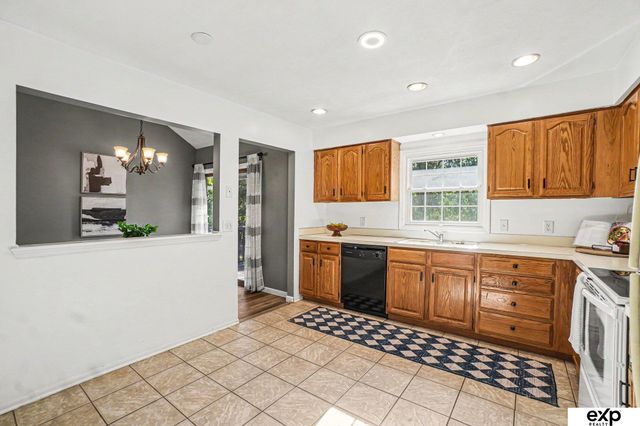 5027 S 164 Street, Omaha, NE 68135