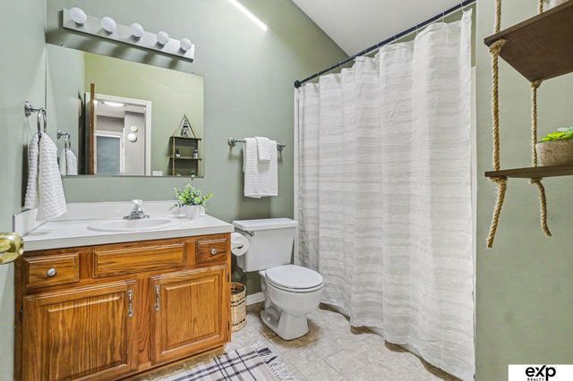 5027 S 164 Street, Omaha, NE 68135