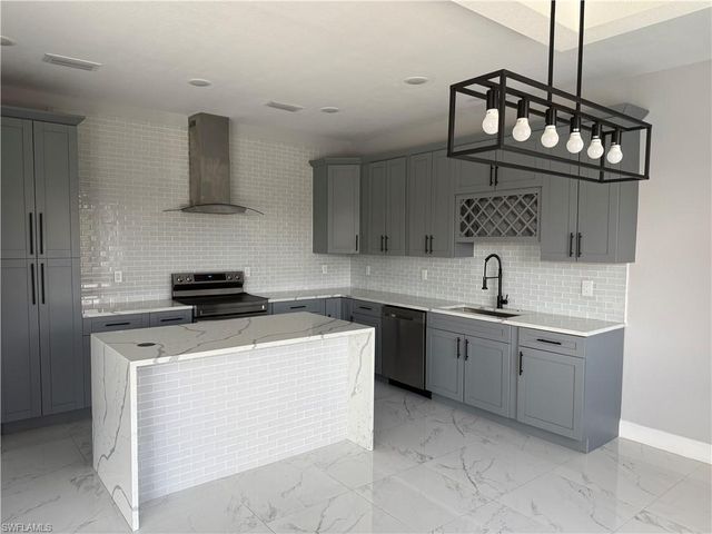 2505 SW 17th PL, Cape Coral, FL 33914