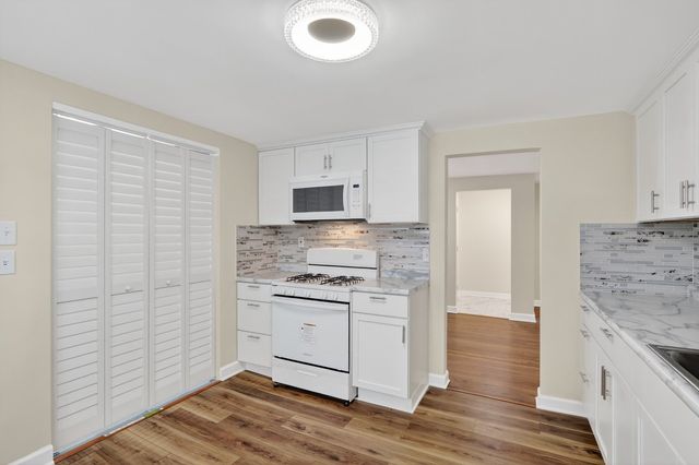 28 Liberty Boulevard, Machesney Park, IL 61115