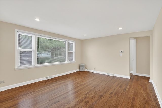 28 Liberty Boulevard, Machesney Park, IL 61115