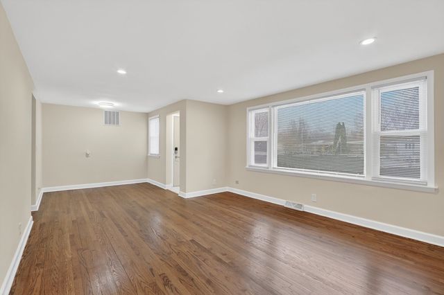 28 Liberty Boulevard, Machesney Park, IL 61115