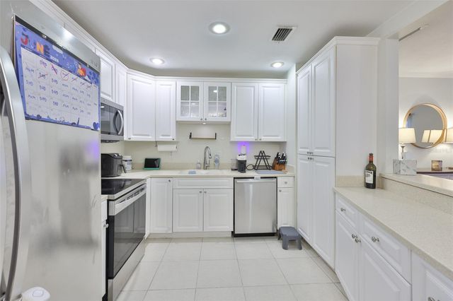 3414 W SAN LUIS STREET, Tampa, FL 33629