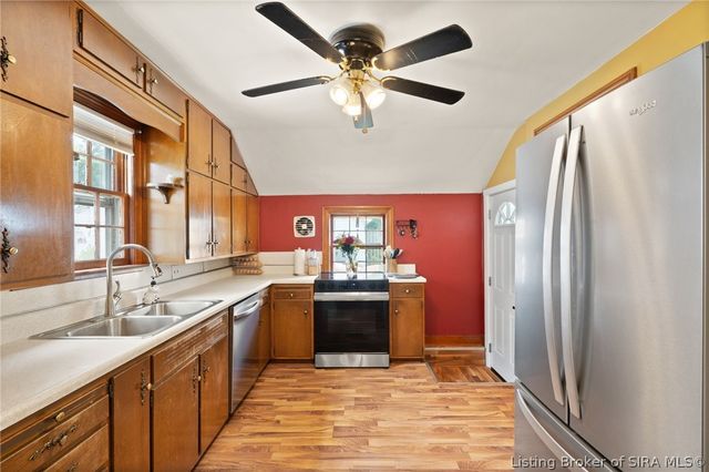 609 W Utica Street, Sellersburg, IN 47172