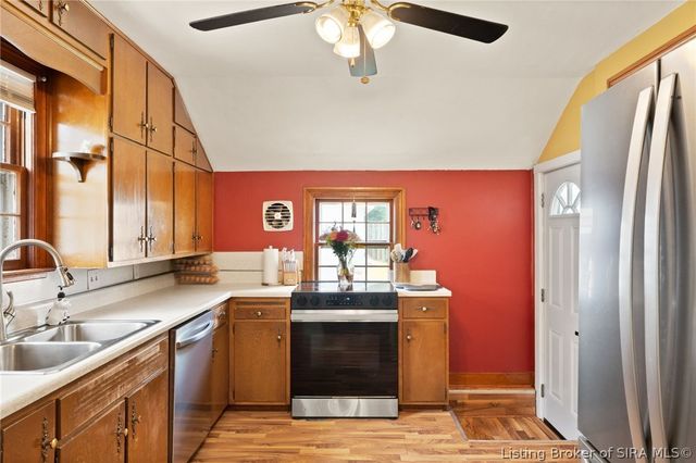 609 W Utica Street, Sellersburg, IN 47172