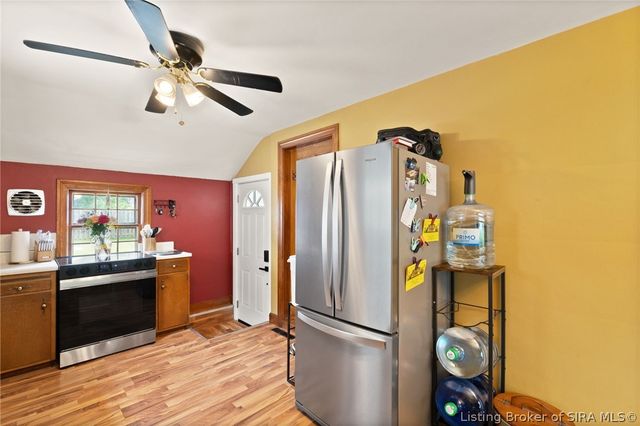 609 W Utica Street, Sellersburg, IN 47172