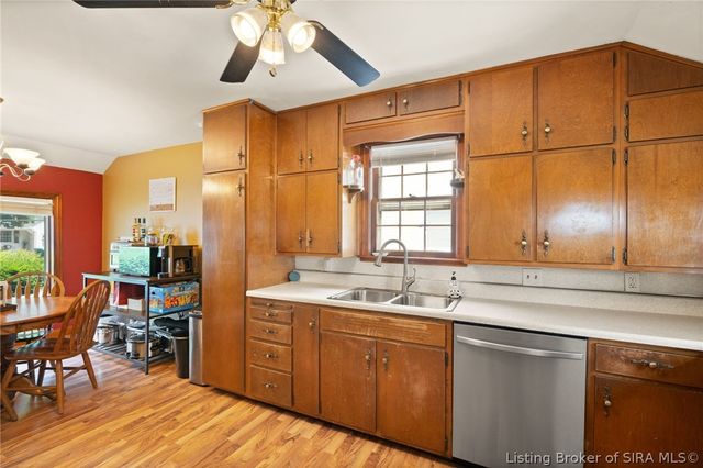 609 W Utica Street, Sellersburg, IN 47172