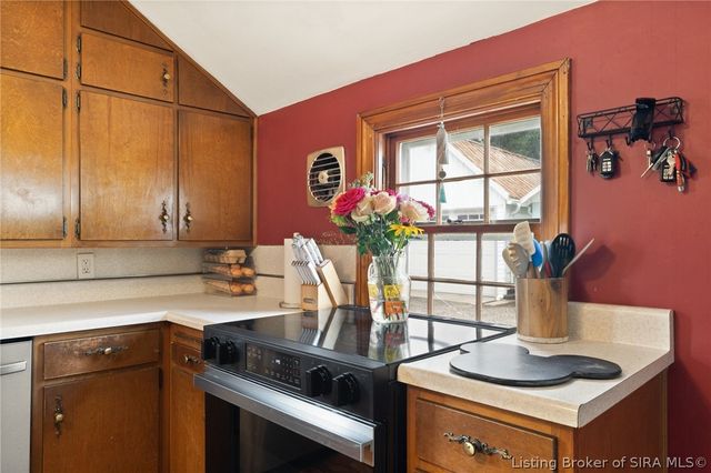 609 W Utica Street, Sellersburg, IN 47172