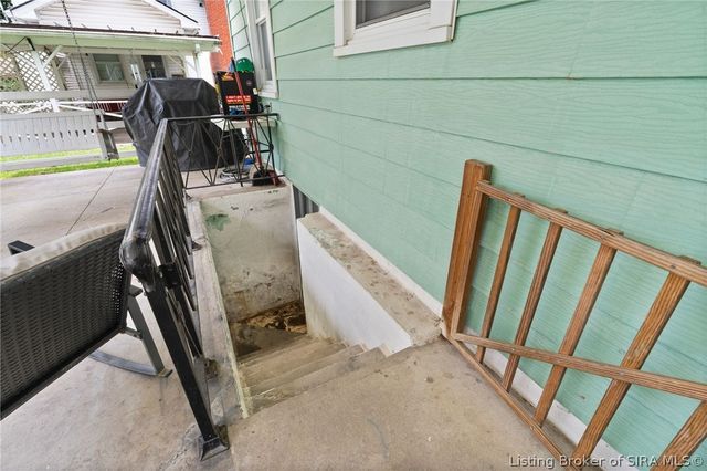 609 W Utica Street, Sellersburg, IN 47172